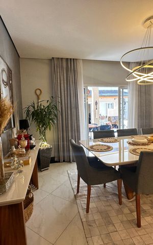 Casa de condomínio para alugar com 320m², 3 quartos e 6 vagas Casa de condomínio para alugar com 320m², 3 quartos e 6 vagasSala de Jantar