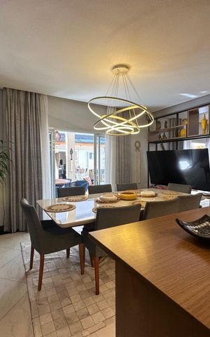 Casa de condomínio para alugar com 320m², 3 quartos e 6 vagas Casa de condomínio para alugar com 320m², 3 quartos e 6 vagasSala de Jantar