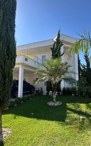 Casa de condomínio para alugar com 320m², 3 quartos e 6 vagas Casa de condomínio para alugar com 320m², 3 quartos e 6 vagasFachada