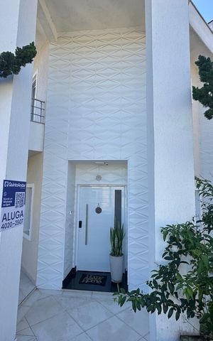 Casa de condomínio para alugar com 320m², 3 quartos e 6 vagas Casa de condomínio para alugar com 320m², 3 quartos e 6 vagasFachada