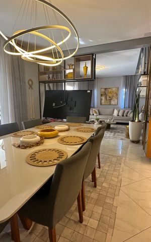 Casa de condomínio para alugar com 320m², 3 quartos e 6 vagas Casa de condomínio para alugar com 320m², 3 quartos e 6 vagasSala de Jantar