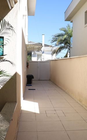 Casa de condomínio para alugar com 320m², 3 quartos e 6 vagas Casa de condomínio para alugar com 320m², 3 quartos e 6 vagasQuintal