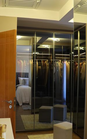 Casa de condomínio para alugar com 320m², 3 quartos e 6 vagas Casa de condomínio para alugar com 320m², 3 quartos e 6 vagasCloset da suíte 3