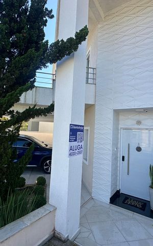 Casa de condomínio para alugar com 320m², 3 quartos e 6 vagas Casa de condomínio para alugar com 320m², 3 quartos e 6 vagasFachada