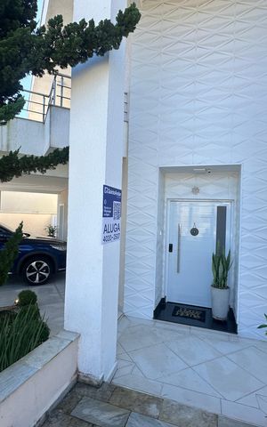 Casa de condomínio para alugar com 320m², 3 quartos e 6 vagas Casa de condomínio para alugar com 320m², 3 quartos e 6 vagasFachada