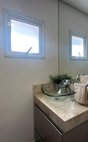 Casa de condomínio para alugar com 320m², 3 quartos e 6 vagas Casa de condomínio para alugar com 320m², 3 quartos e 6 vagasBanheiro social