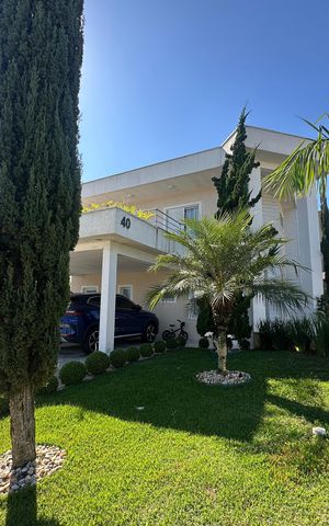 Casa de condomínio para alugar com 320m², 3 quartos e 6 vagas Casa de condomínio para alugar com 320m², 3 quartos e 6 vagasFachada