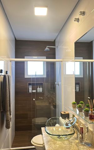 Casa de condomínio para alugar com 320m², 3 quartos e 6 vagas Casa de condomínio para alugar com 320m², 3 quartos e 6 vagasBanheiro da Suíte 1