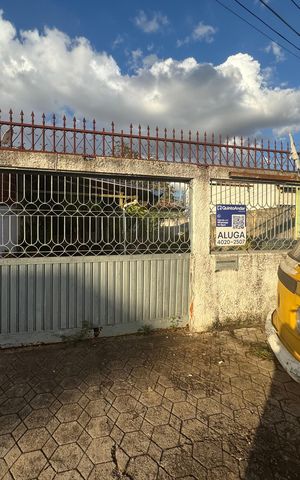 Casa para alugar com 340m², 4 quartos e 6 vagas Casa para alugar com 340m², 4 quartos e 6 vagasFachada