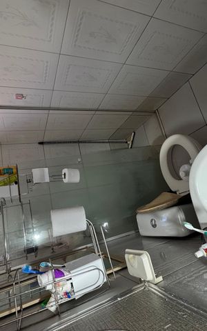 Casa para alugar com 340m², 4 quartos e 6 vagas Casa para alugar com 340m², 4 quartos e 6 vagasBanheiro anexo 1