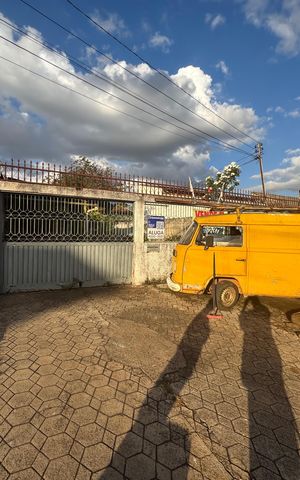 Casa para alugar com 340m², 4 quartos e 6 vagas Casa para alugar com 340m², 4 quartos e 6 vagasFachada longe