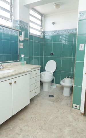 Apartamento à venda com 220m², 4 quartos e 2 vagasBanheiro da suíte