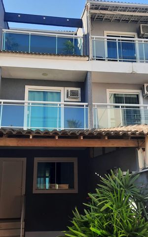 Casa de condomínio à venda com 210m², 3 quartos e 2 vagas Casa de condomínio à venda com 210m², 3 quartos e 2 vagasFachada