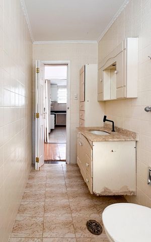 Apartamento à venda com 83m², 2 quartos e 1 vaga Apartamento à venda com 83m², 2 quartos e 1 vagaBanheiro Social