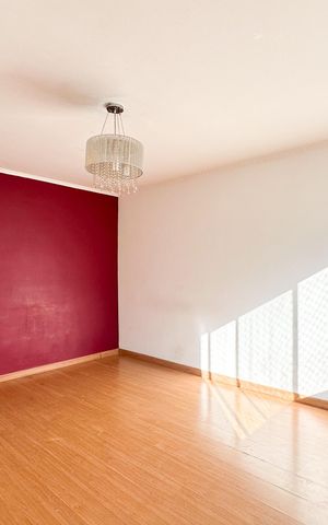 Apartamento à venda com 83m², 2 quartos e 1 vaga Apartamento à venda com 83m², 2 quartos e 1 vagaSala