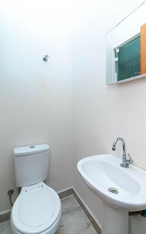 Casa de condomínio à venda com 70m², 2 quartos e 2 vagasLavabo