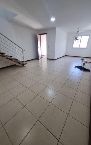 Casa à venda com 143m², 3 quartos e 2 vagas Casa à venda com 143m², 3 quartos e 2 vagasSala
