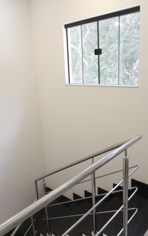Casa de condomínio para alugar com 200m², 4 quartos e 2 vagasEscada