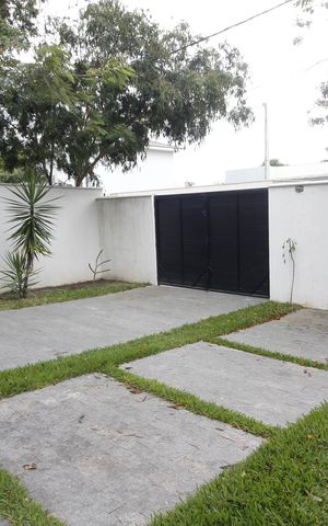 Casa de condomínio para alugar com 200m², 4 quartos e 2 vagasJardim
