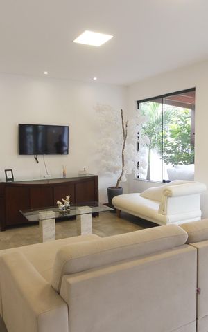 Casa de condomínio para alugar com 200m², 4 quartos e 2 vagasSala