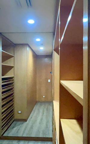 Apartamento à venda com 355m², 3 quartos e 5 vagas Apartamento à venda com 355m², 3 quartos e 5 vagasCloset da suíte