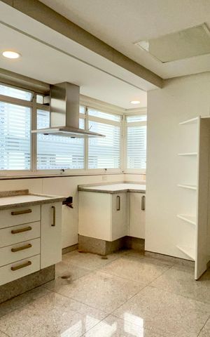 Apartamento à venda com 355m², 3 quartos e 5 vagas Apartamento à venda com 355m², 3 quartos e 5 vagasCozinha