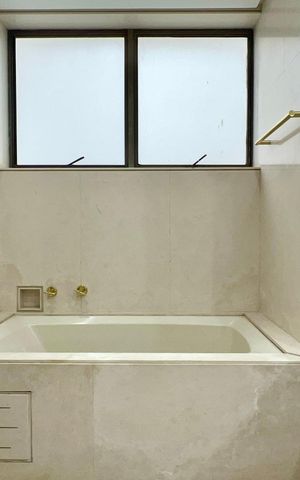 Apartamento à venda com 355m², 3 quartos e 5 vagas Apartamento à venda com 355m², 3 quartos e 5 vagasBanheiro da Suíte