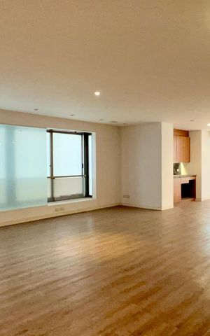 Apartamento à venda com 355m², 3 quartos e 5 vagas Apartamento à venda com 355m², 3 quartos e 5 vagasSala de TV