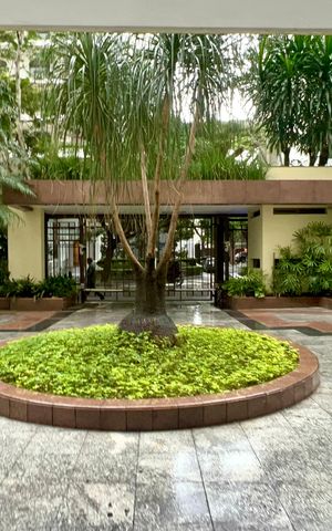 Apartamento à venda com 355m², 3 quartos e 5 vagas Apartamento à venda com 355m², 3 quartos e 5 vagasEntrada