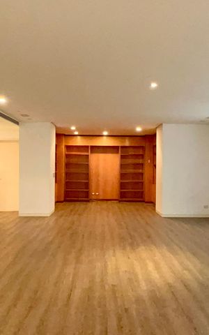 Apartamento à venda com 355m², 3 quartos e 5 vagas Apartamento à venda com 355m², 3 quartos e 5 vagasSala de TV