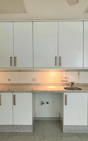 Apartamento à venda com 355m², 3 quartos e 5 vagas Apartamento à venda com 355m², 3 quartos e 5 vagasCozinha