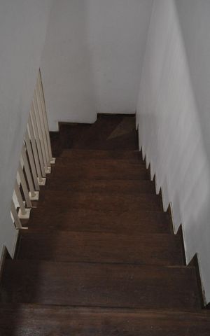 Casa à venda com 156m², 3 quartos e 2 vagasEscada