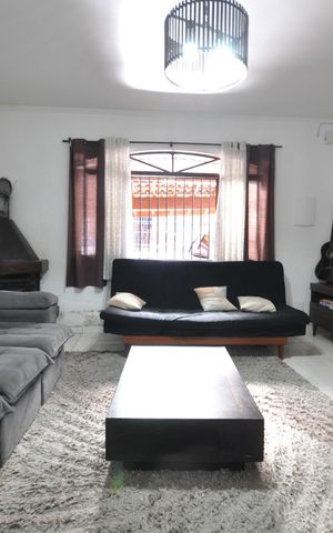 Casa à venda com 156m², 3 quartos e 2 vagasSala