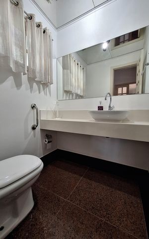 Casa de condomínio para alugar com 350m², 5 quartos e 4 vagas Casa de condomínio para alugar com 350m², 5 quartos e 4 vagasLavabo 1