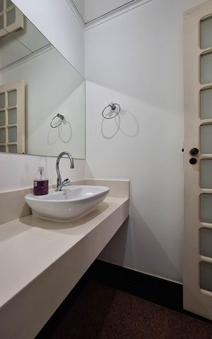 Casa de condomínio para alugar com 350m², 5 quartos e 4 vagas Casa de condomínio para alugar com 350m², 5 quartos e 4 vagasLavabo 1