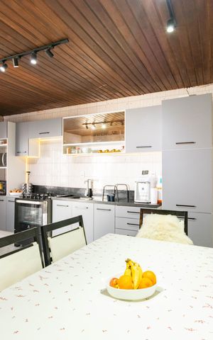 Casa à venda com 300m², 2 quartos e 2 vagas