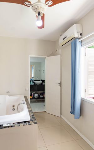 Casa à venda com 300m², 2 quartos e 2 vagas