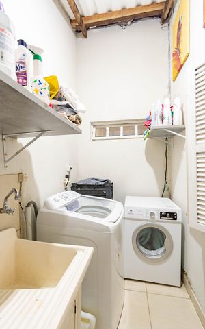Casa à venda com 300m², 2 quartos e 2 vagas