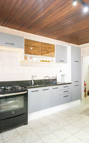 Casa à venda com 300m², 2 quartos e 2 vagas