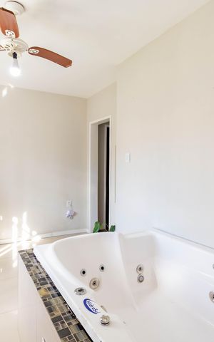 Casa à venda com 300m², 2 quartos e 2 vagas