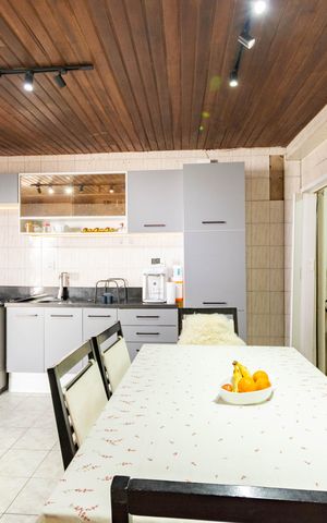 Casa à venda com 300m², 2 quartos e 2 vagas