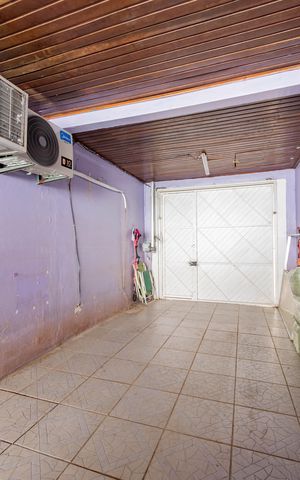 Casa à venda com 300m², 2 quartos e 2 vagas