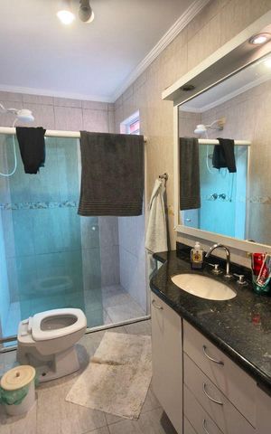Casa à venda com 248m², 3 quartos e 3 vagas Casa à venda com 248m², 3 quartos e 3 vagasBanheiro