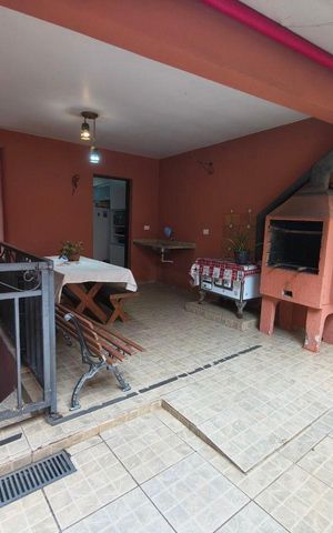 Casa à venda com 248m², 3 quartos e 3 vagas Casa à venda com 248m², 3 quartos e 3 vagasÁrea externa