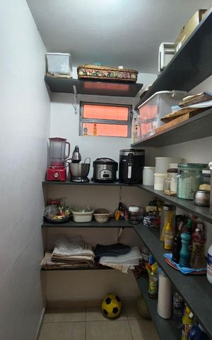 Casa à venda com 248m², 3 quartos e 3 vagas Casa à venda com 248m², 3 quartos e 3 vagasDispensa