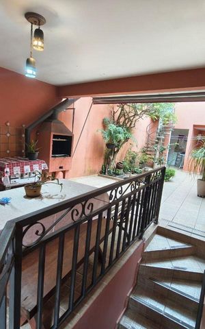 Casa à venda com 248m², 3 quartos e 3 vagas Casa à venda com 248m², 3 quartos e 3 vagasÁrea externa