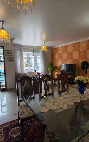 Casa à venda com 248m², 3 quartos e 3 vagas Casa à venda com 248m², 3 quartos e 3 vagasSala