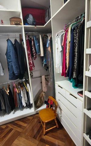 Casa à venda com 248m², 3 quartos e 3 vagas Casa à venda com 248m², 3 quartos e 3 vagasCloset