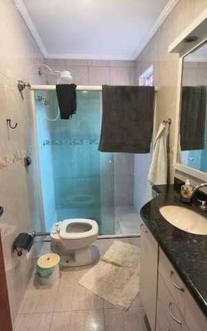 Casa à venda com 248m², 3 quartos e 3 vagas Casa à venda com 248m², 3 quartos e 3 vagasBanheiro