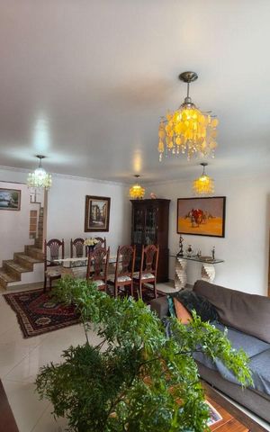 Casa à venda com 248m², 3 quartos e 3 vagas Casa à venda com 248m², 3 quartos e 3 vagasSala